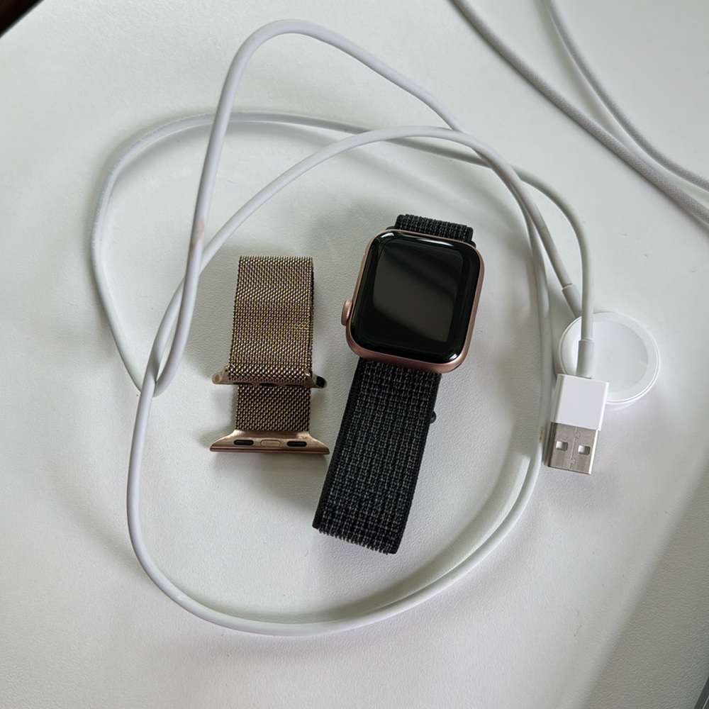 Apple Watch Series 4 + LTE 40mm & gold watch band